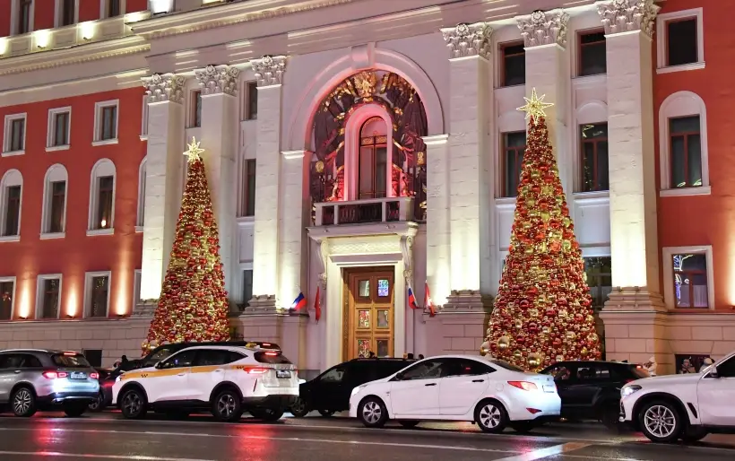 РСТ: бронирования номеров в отелях Москвы на новогодние каникулы-2026 выросли на 20%. Фото. Здание мэрии Москвы на Тверской площади. © РИА Новости. Наталья Селиверстова