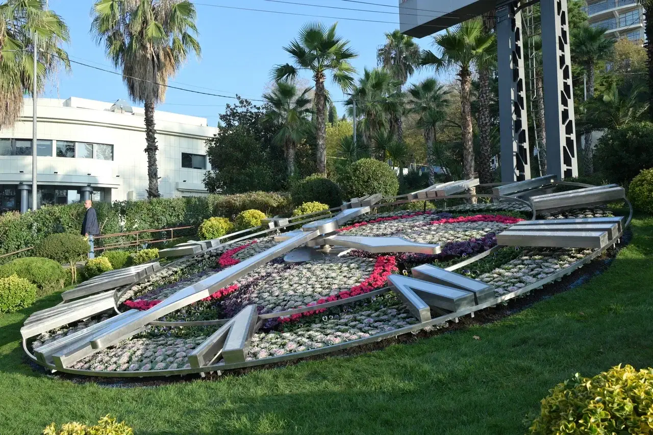 Десятиметровый арт-объект 