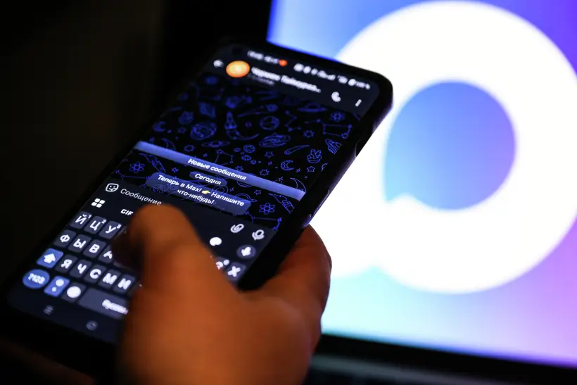 Владельцами домовых чатов в MAX хотят сделать представителей госжилнадзора. Фото. © РИА Новости. Владимир Астапкович