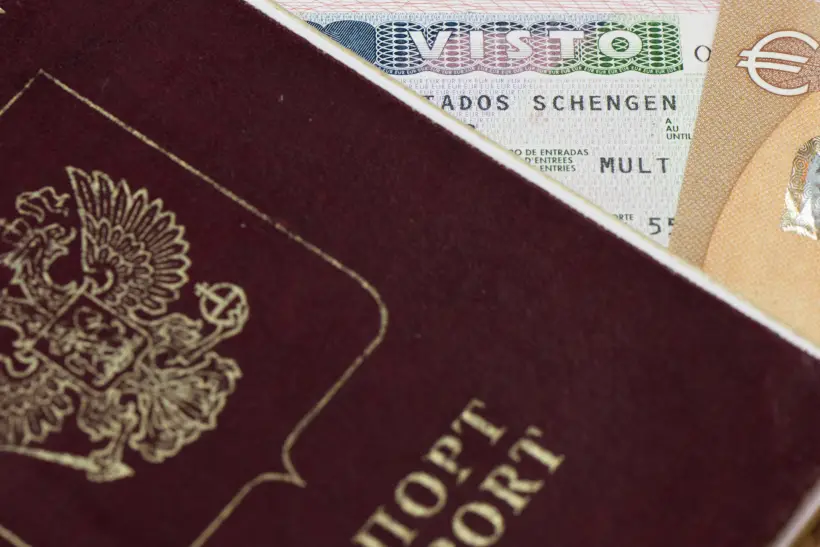 Турбизнес прогнозирует единичные случаи выдачи шенгенских мультивиз россиянам. Фото. © РИА Новости. Владимир Астапкович