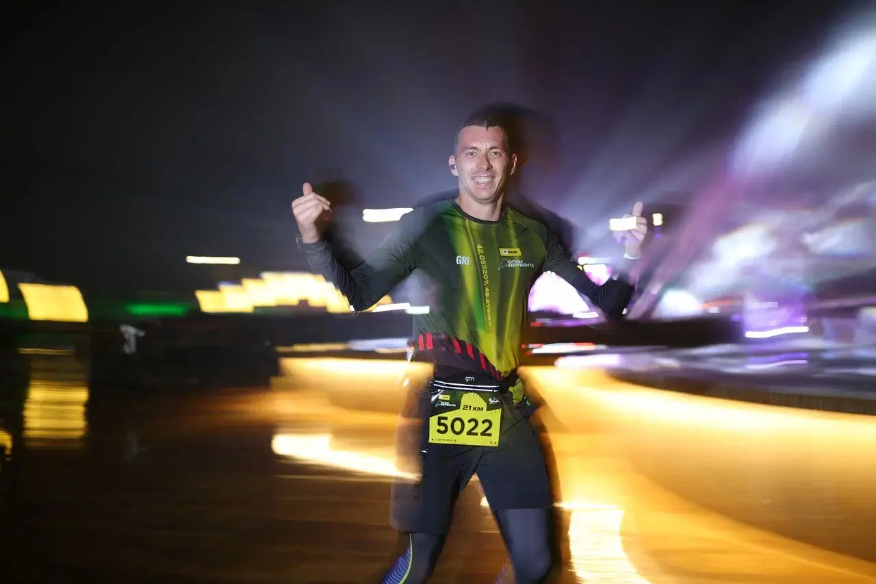 Ночной полумарафон в Дербенте собрал 3000 участников и гостей в древней крепости Нарын-Кала