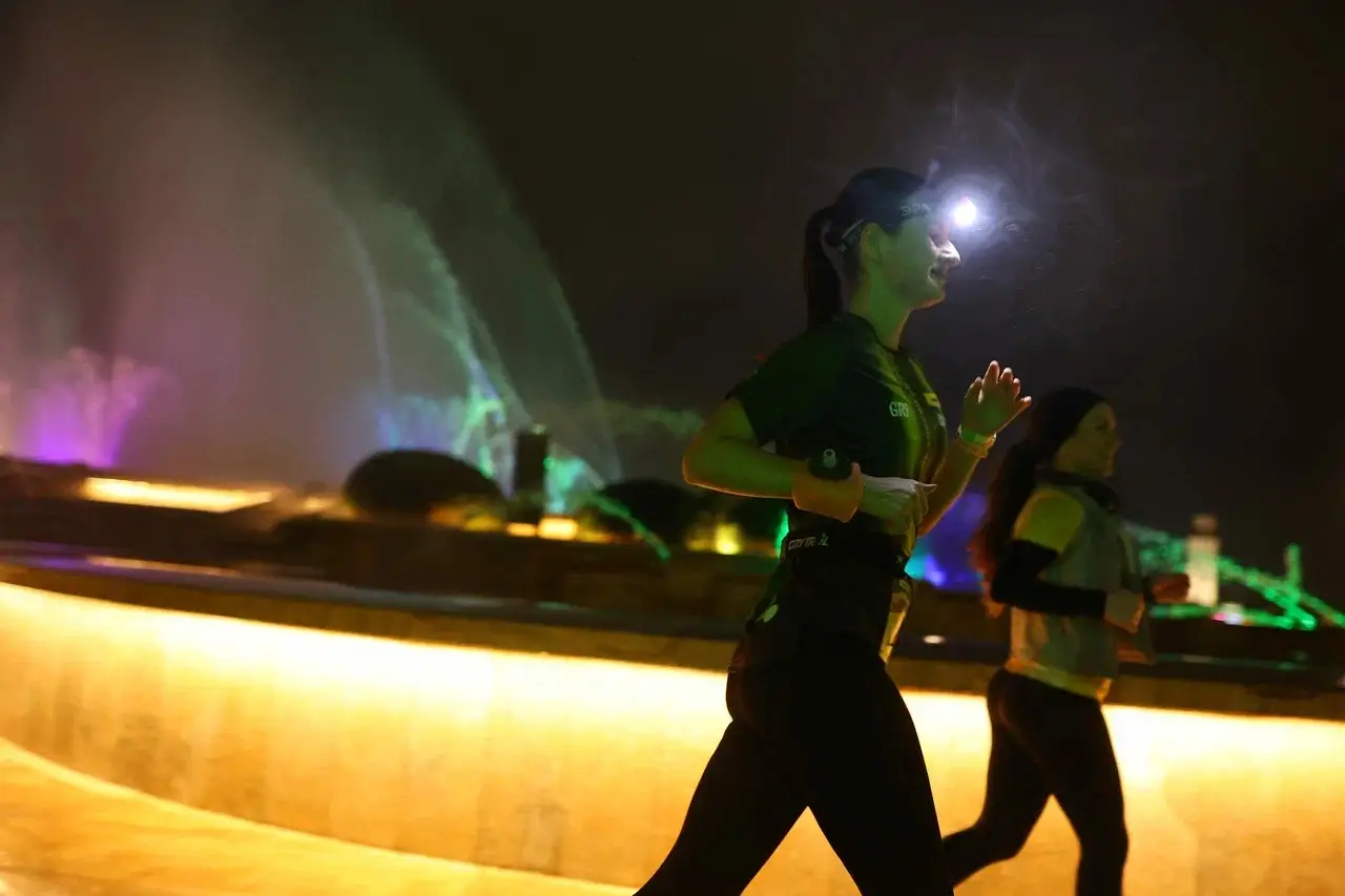 Ночной полумарафон в Дербенте собрал 3000 участников и гостей в древней крепости Нарын-Кала