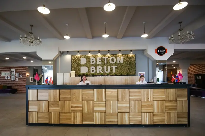 Заселение в отели по загранпаспорту и правам: туристы ждали, у отельеров есть опасения