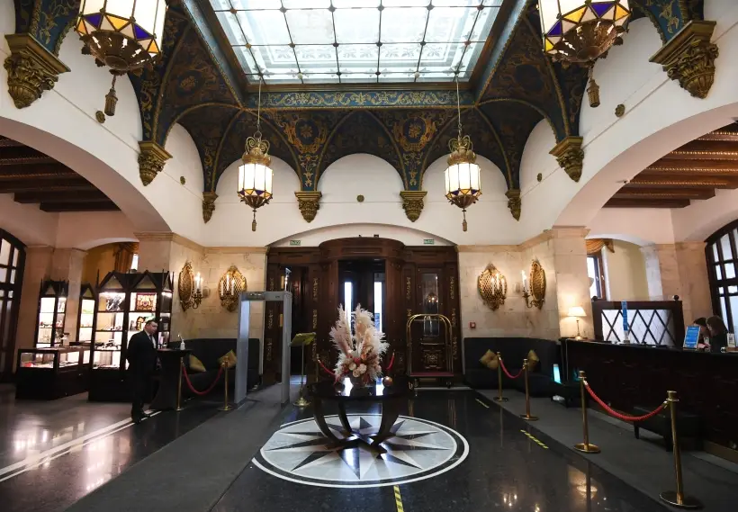 Заселение в отели по загранпаспорту и правам: туристы ждали, у отельеров есть опасения