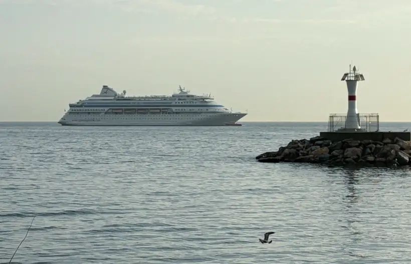 Руководство порта Стамбула не разрешило пришвартоваться в порту лайнеру Astoria Grande. Фото. Круизный лайнер Astoria Grande. © РИА Новости. Заман Рамазанов