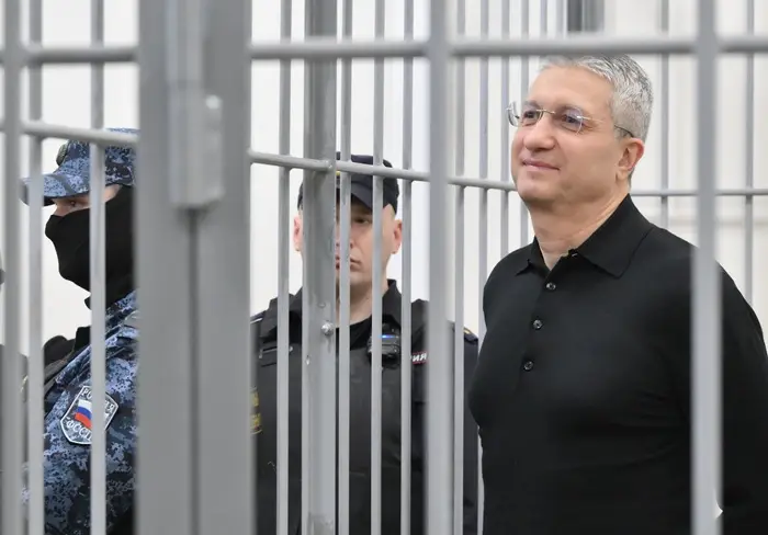 Суд частично обратил в доход государства имущество экс-замглавы Минобороны РФ Иванова на сумму более 1,2 млрд руб. Фото. © РИА Новости. Григорий Сысоев