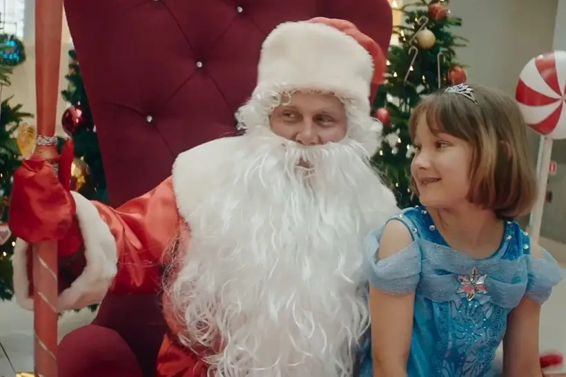 Кадр из фильма "Елки-12" (2025, реж. О. Долматовская, А. Силкин, Б. Дергачев, Ю. Коробейников). Фото