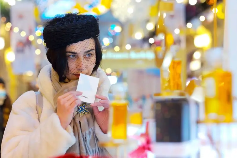 Подруга, наверняка, оценит интересный парфюм. Фото