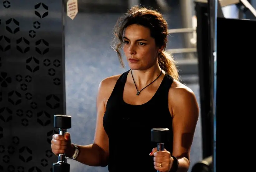 Набор гантелей для фитнеса тоже хороший подарок к новому году. Фото