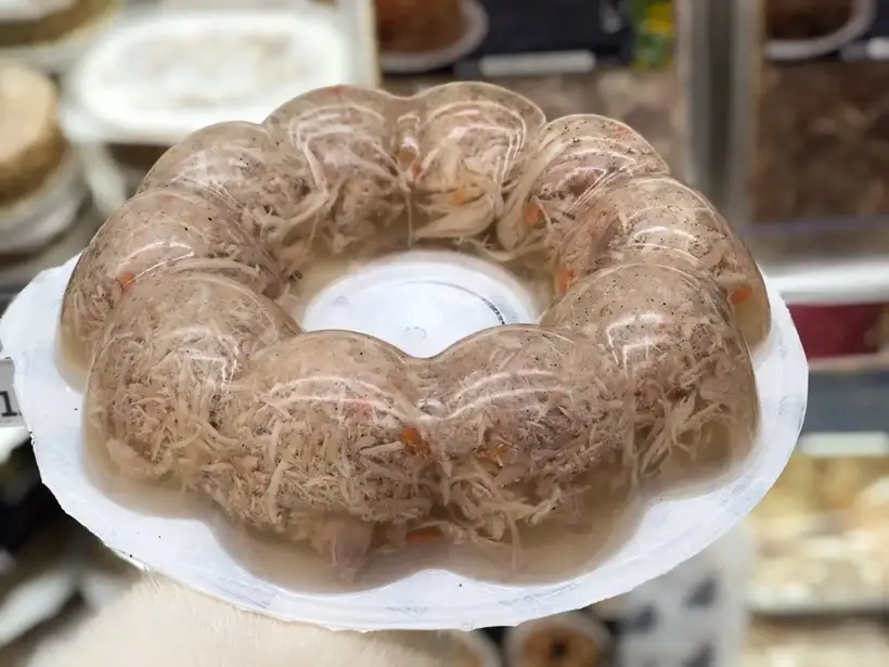 Холодец и заливное – богатые источники коллагена. Фото