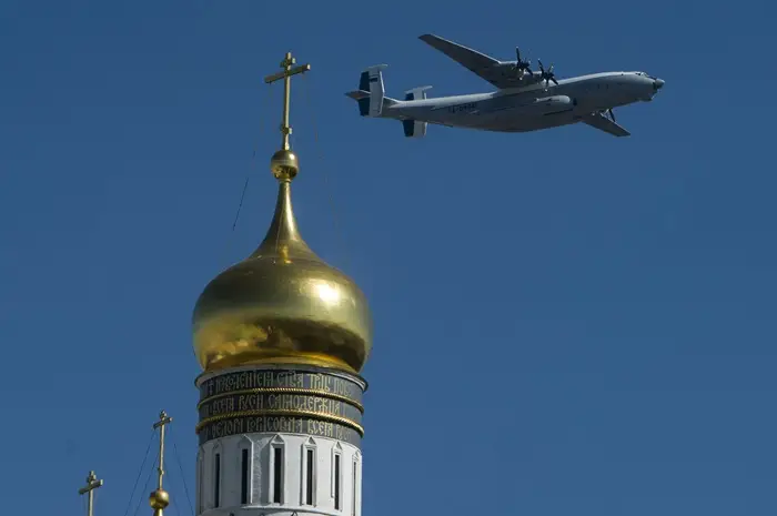 СК возбудил дело о нарушении правил полета после крушения Ан-22 в Ивановской области. Фото. © РИА Новости. Александр Вильф