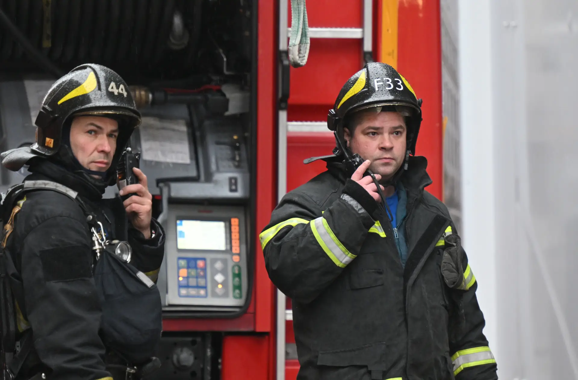 Дополнительные силы направлены на тушение пожара в торговом центре в Улан-Удэ. Фото. © РИА Новости. Илья Питалев