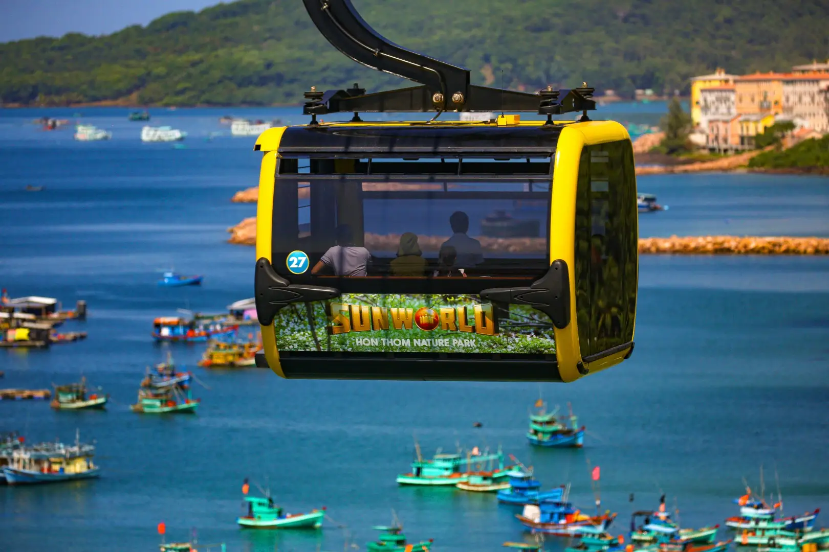 Российская туристка привезла из Вьетнама мертвую кобру в бутылке. Фото. Самая длинная в мире канатная дорога на острове Фокуок во Вьетнаме. © РИА Новости. Павел Львов