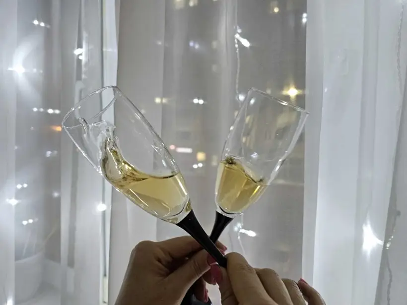 вино в бокалах. Фото