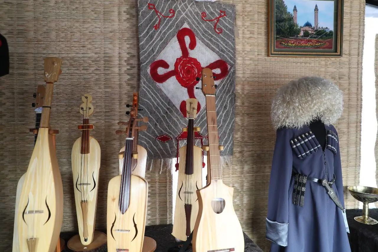 Выставка музыкальных инструментов. © Пресс-служба главы Ингушетии. Юсуп Ханиев