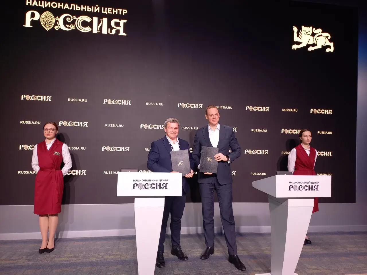 Губернатор Рязанской области Павел Малков подписал в среду в Москве соглашения о сотрудничестве с четырьмя инвесткомпаниями. © Корпорация развития Рязанской области. Анастасия Кудряшова