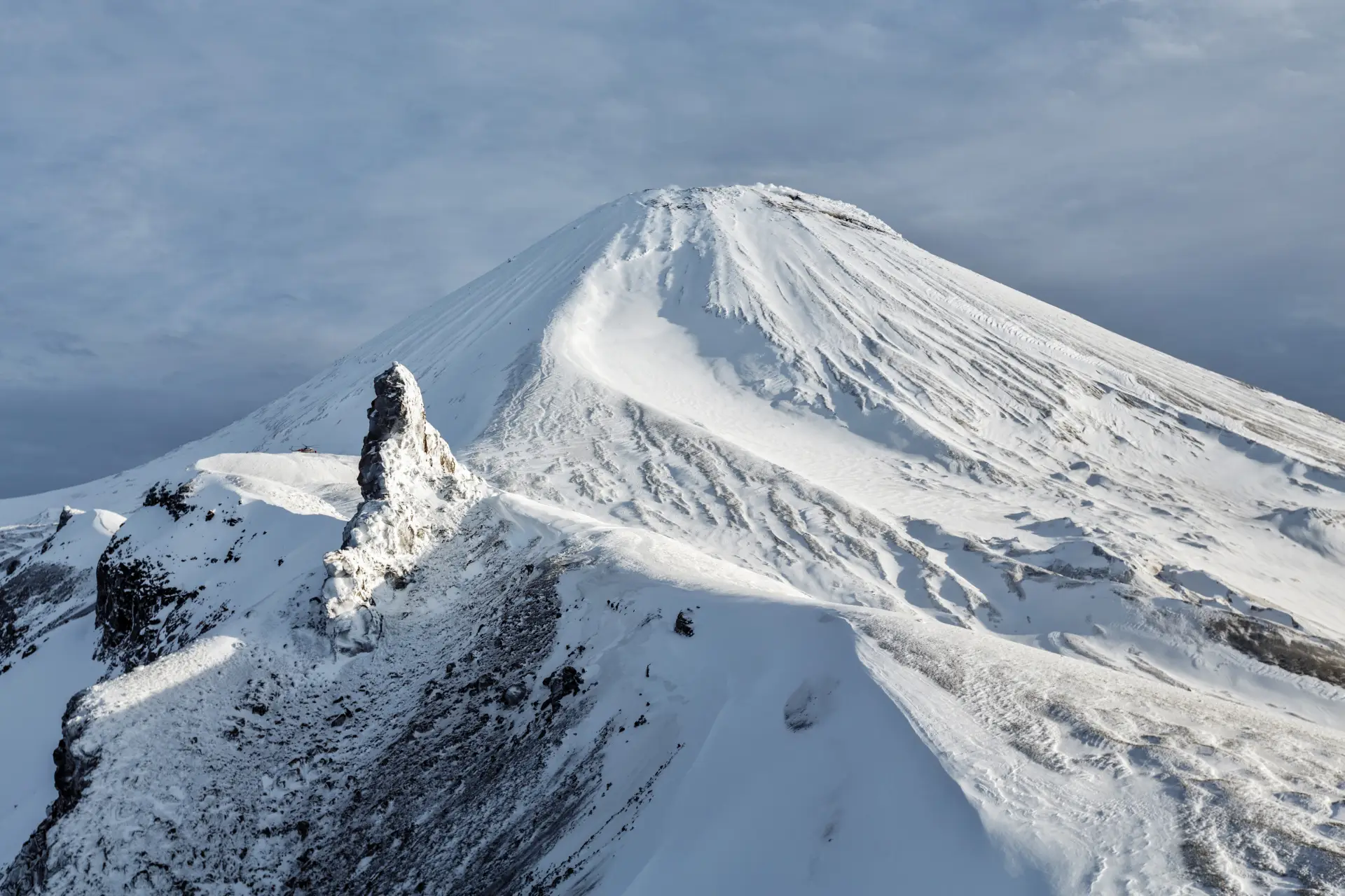 Троих туристов эвакуировали от подножия Авачинского вулкана на Камчатке. Фото. © РИА Новости. Александр Пирагис