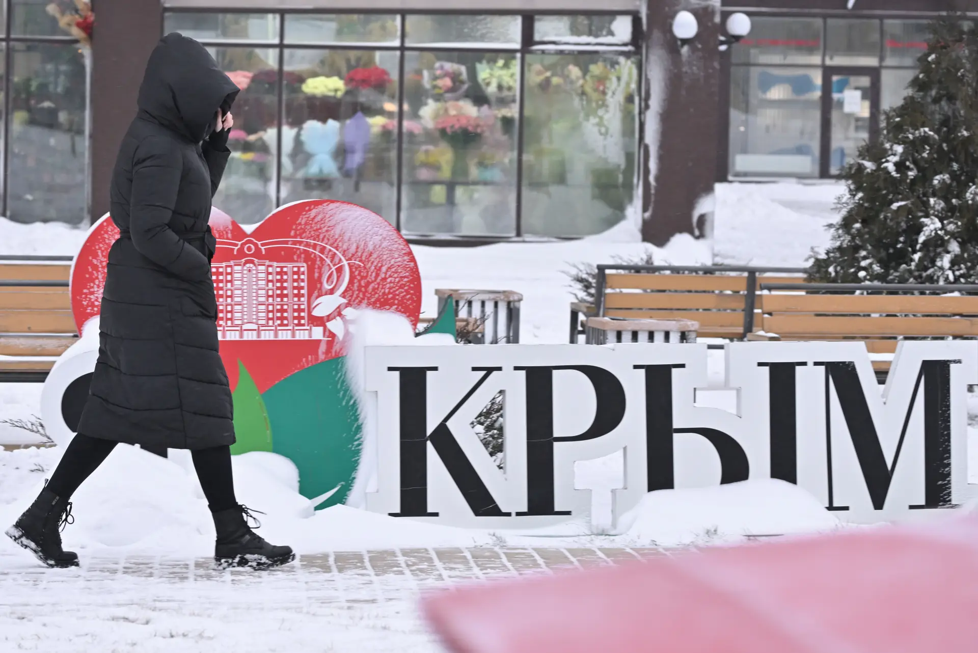 Почти 17 тысяч человек в Крыму остались без света из-за непогоды. Фото. © РИА Новости. Константин Михальчевский