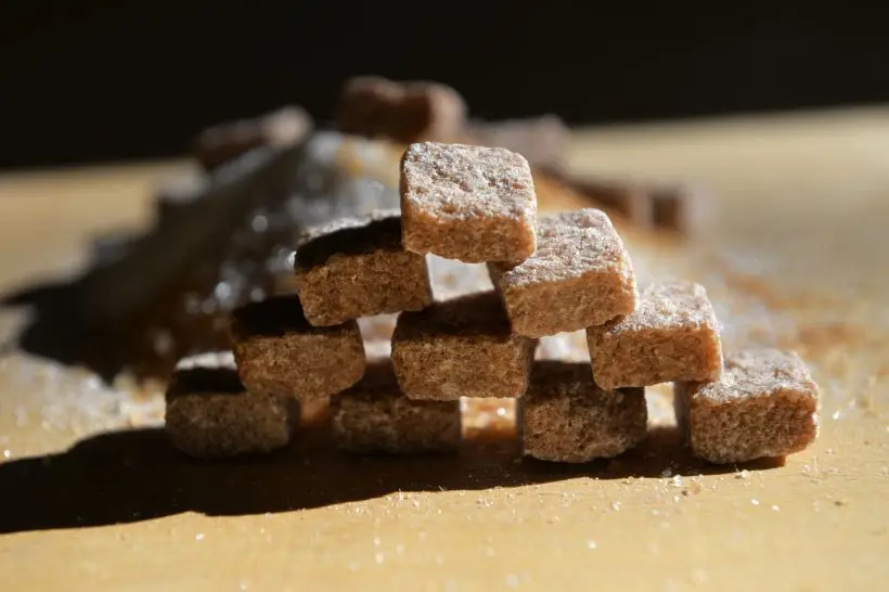 Лошадь любит сладкое, поэтому десерту уделите особое внимание. Фото