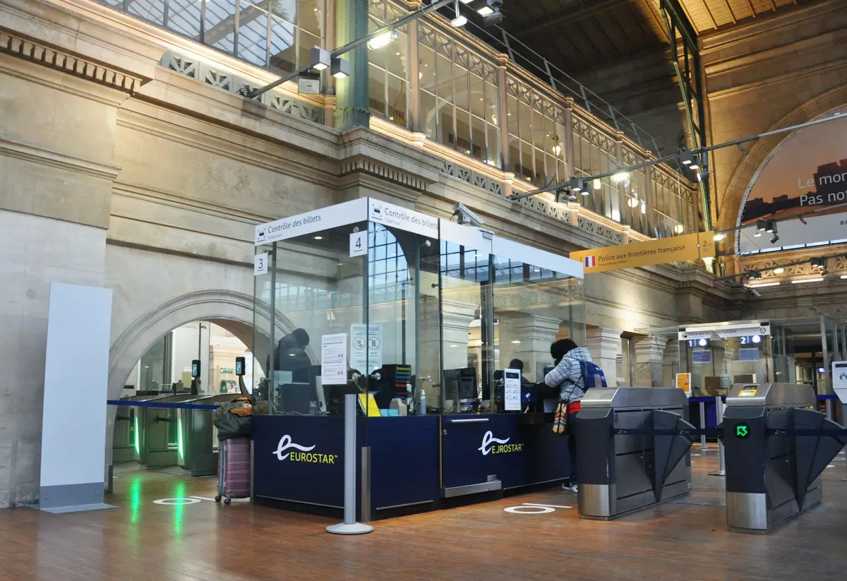 Движение поездов Eurostar через Ла-Манш нарушено из-за проблем с электроснабжением. Фото. Северный вокзал в Париже. © РИА Новости. Флоренс Галле