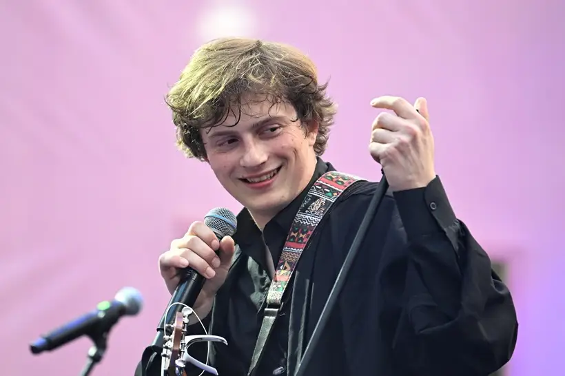 Солист группы "Бонд с кнопкой" Илья Золотухин. Фото