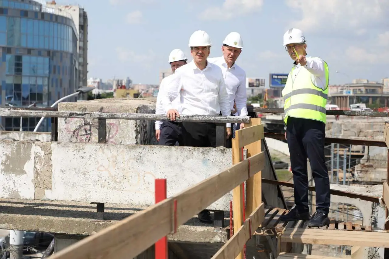 Кондратьев на стройке. © Пресс-служба администрации Краснодарского края. Геннадий Аносов