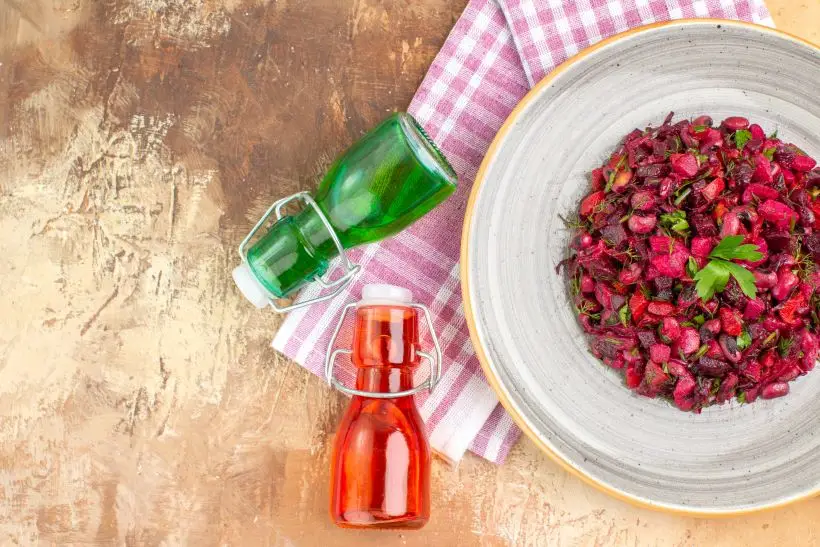 Секрет вкусного винегрета - в сбалансированной заправке. Фото