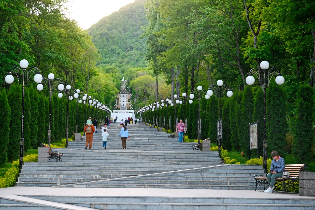 Скульптуры персонажей фильмов Говорухина появятся в парке Железноводска. Фото. Каскадная лестница в Железноводске. © РИА Новости. Григорий Сысоев