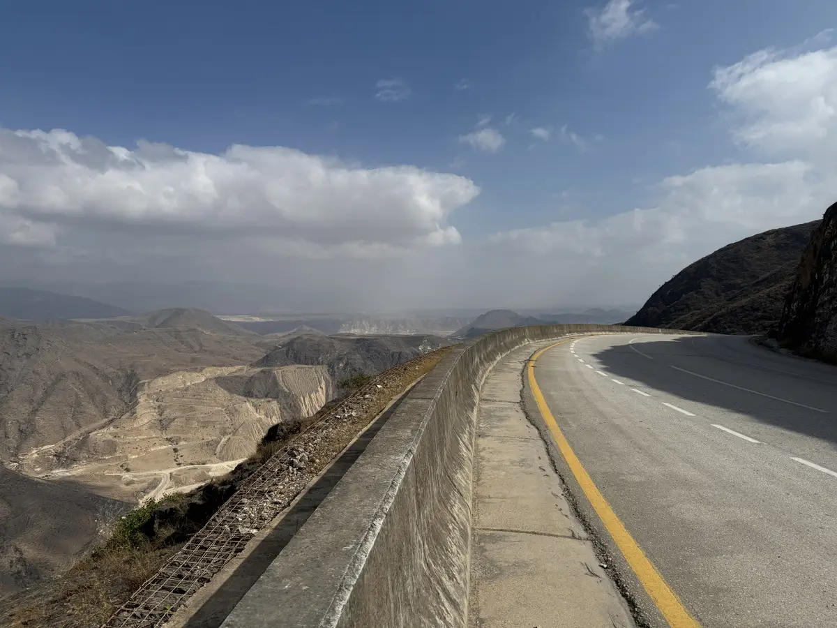 В Омане проложены хорошие дороги, в том числе в горах. © Пресс-служба туроператора Fun&Sun. Ольга Ланская