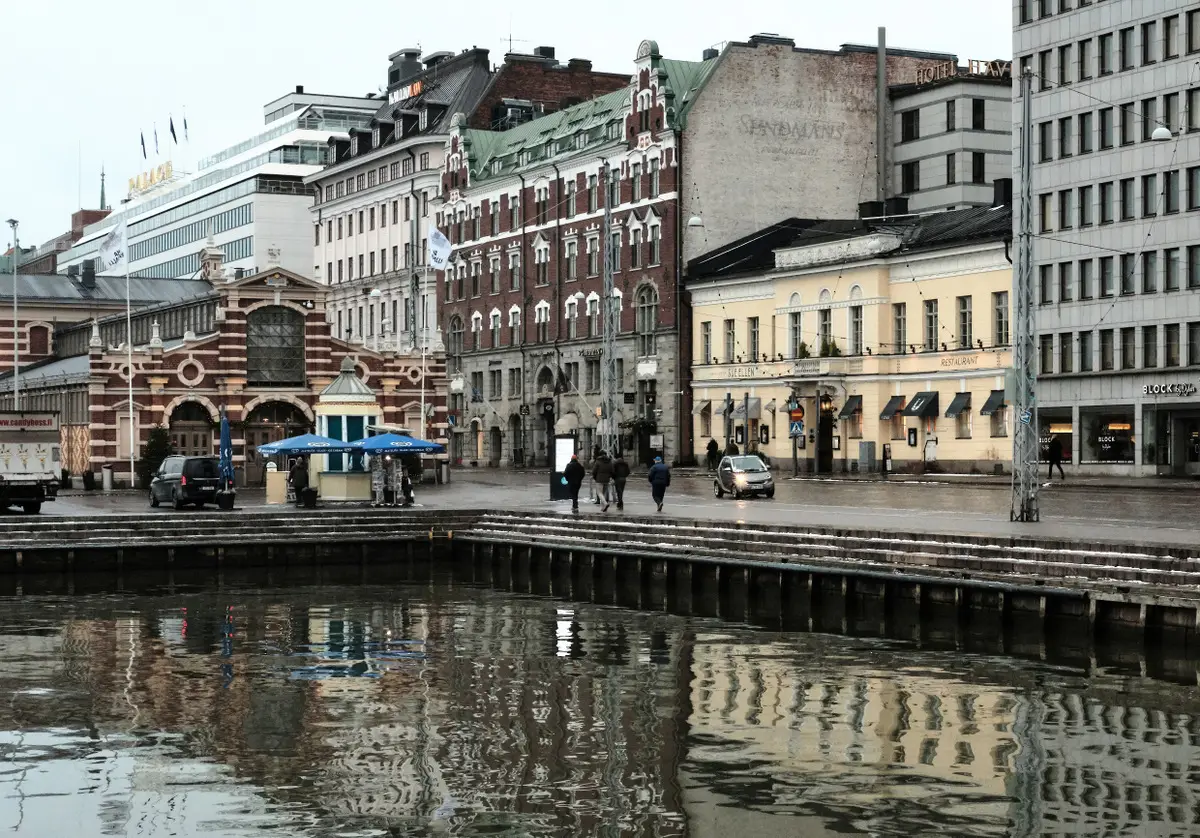 Финляндия перестанет принимать небиометрические паспорта россиян. Фото. Южный порт и Рыночная площадь в Хельсинки. © РИА Новости. Алексей Даничев