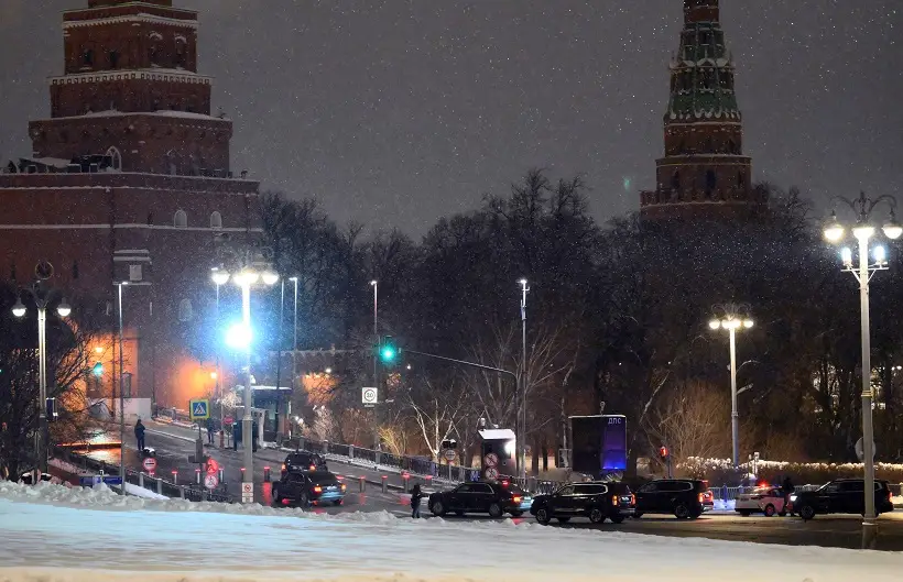 Кортеж спецпосланника президента США Стивена Уиткоффа въезжает на территорию Московского Кремля. Фото