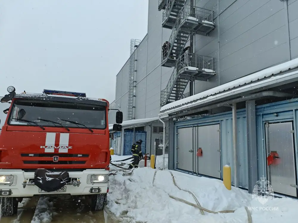 Пожар на калужском автозаводе ликвидирован - губернатор. Фото. © ГУ МЧС России по Калужской области. Сергей Смирнов