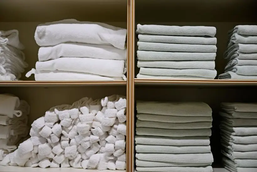 Болезнь может передавать контактно-бытовым путем – например, через полотенца. Фото