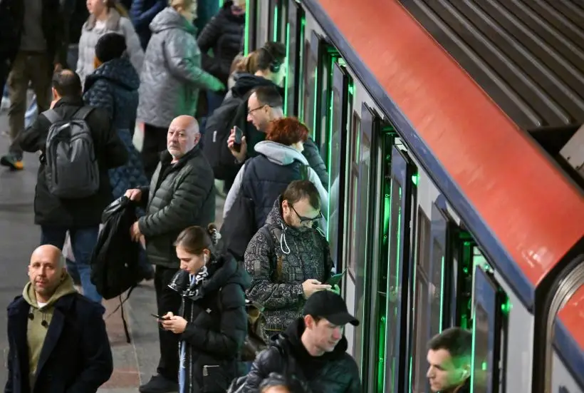 Вирус не обладает высокой контагиозностью и не передается молниеносно в общественных местах. Фото