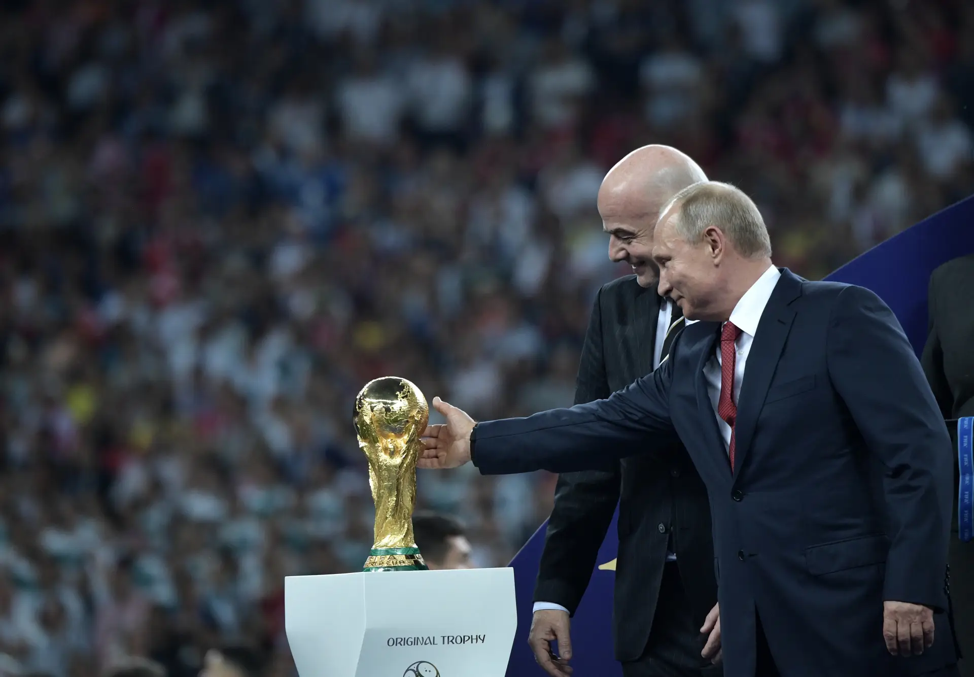 Песков: наши футболисты должны иметь возможность участвовать в международных турнирах. Фото. © РИА Новости. Алексей Никольский