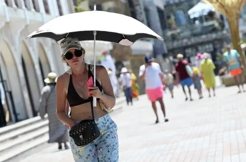 солнце, зонтик. Фото