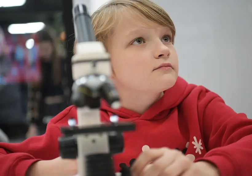 Учреждения образования устраивают бесплатные публичные лекции, практические занятия и мастер-классы для школьников и студентов. Фото