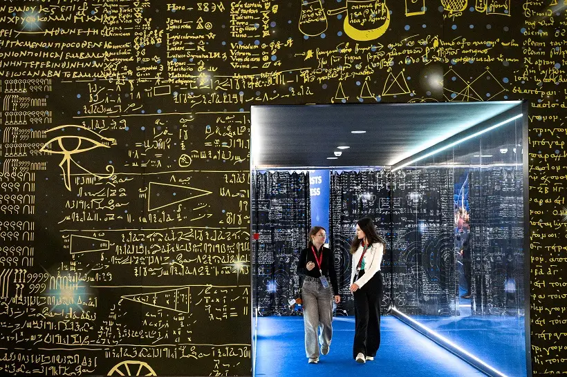 Поздравлять с Днем российской науки принято тех, чья профессиональная деятельность связана с наукой и технологиями. Фото