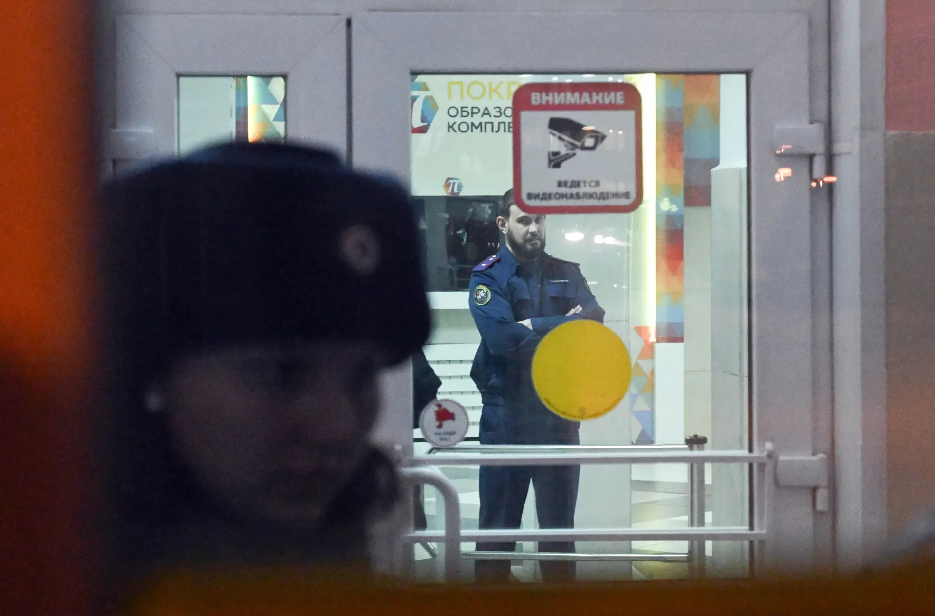 Вторая сотрудница охраны красноярской школы отправлена под домашний арест. Фото. © РИА Новости. Илья Наймушин