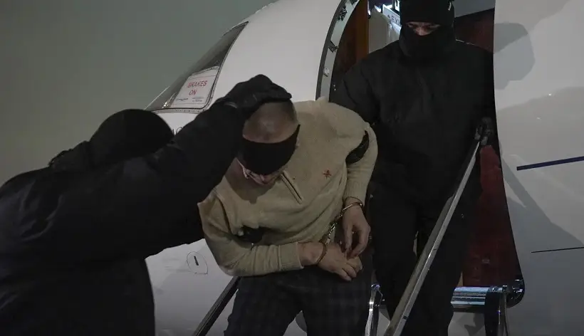 ФСБ РФ опубликовала видео выдачи исполнителя покушения на генерала Алексеева. Фото