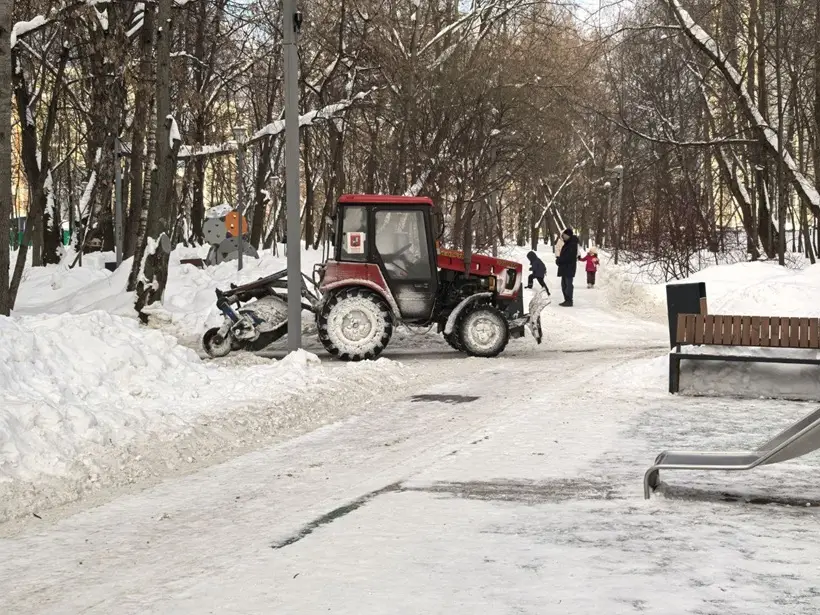 Дорожные службы Тульской области работают круглосуточно из-за ожидаемого снегопада. Фото. © 