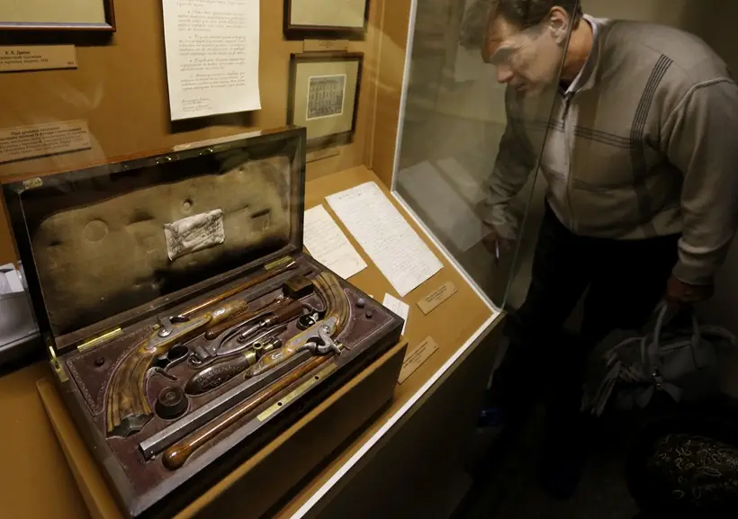 дуэльные пистолеты во Всероссийском музее А.С.Пушкина в Санкт-Петербурге. Фото