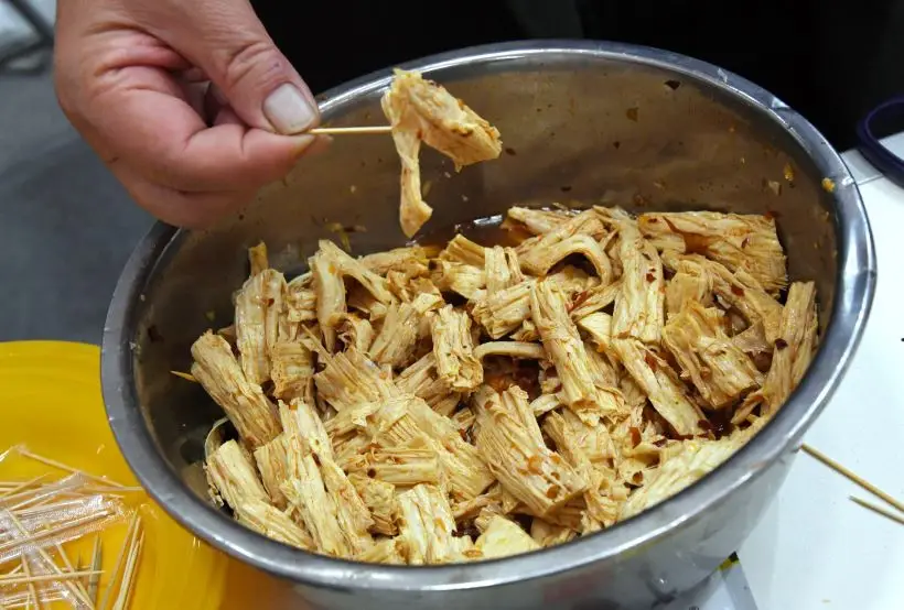 Знакомая многим корейская или соевая спаржа к растению аспарагус отношения не имеет. Фото