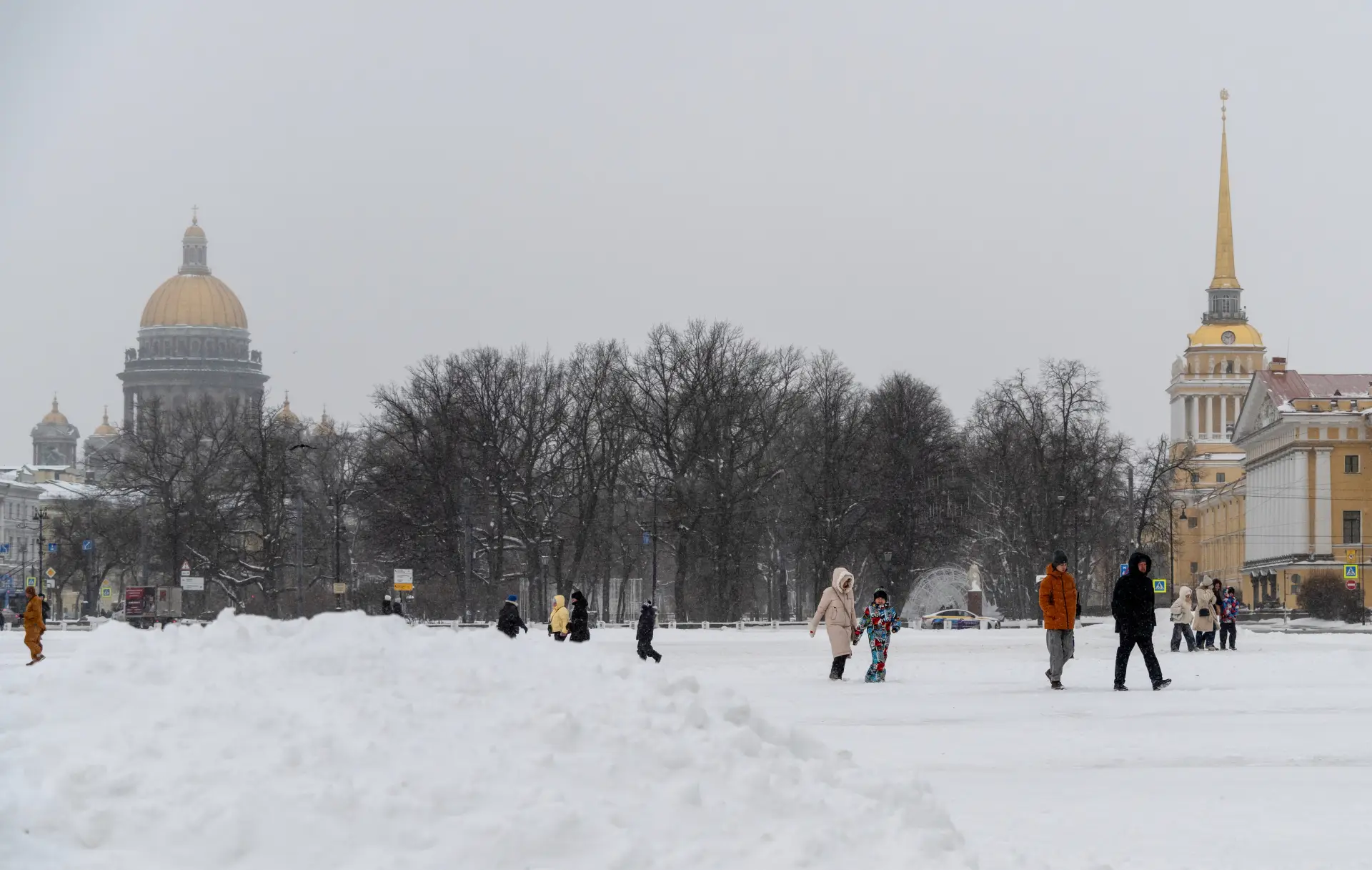 Сугробы в Петербурге выросли до 30 см. Фото. © РИА Новости. Алексей Даничев