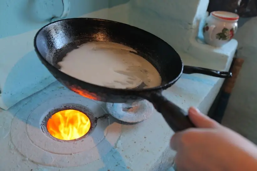 В первый день Масленичной недели хозяйки начинали печь первые блины. Фото