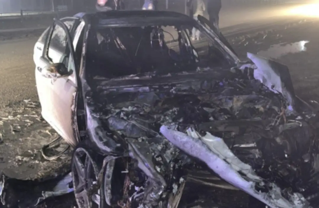 Полицейский в Ингушетии спас мужчину из горящей машины до взрыва. Фото. © МВД по Ингушетии. Ахмед Гадаборшев