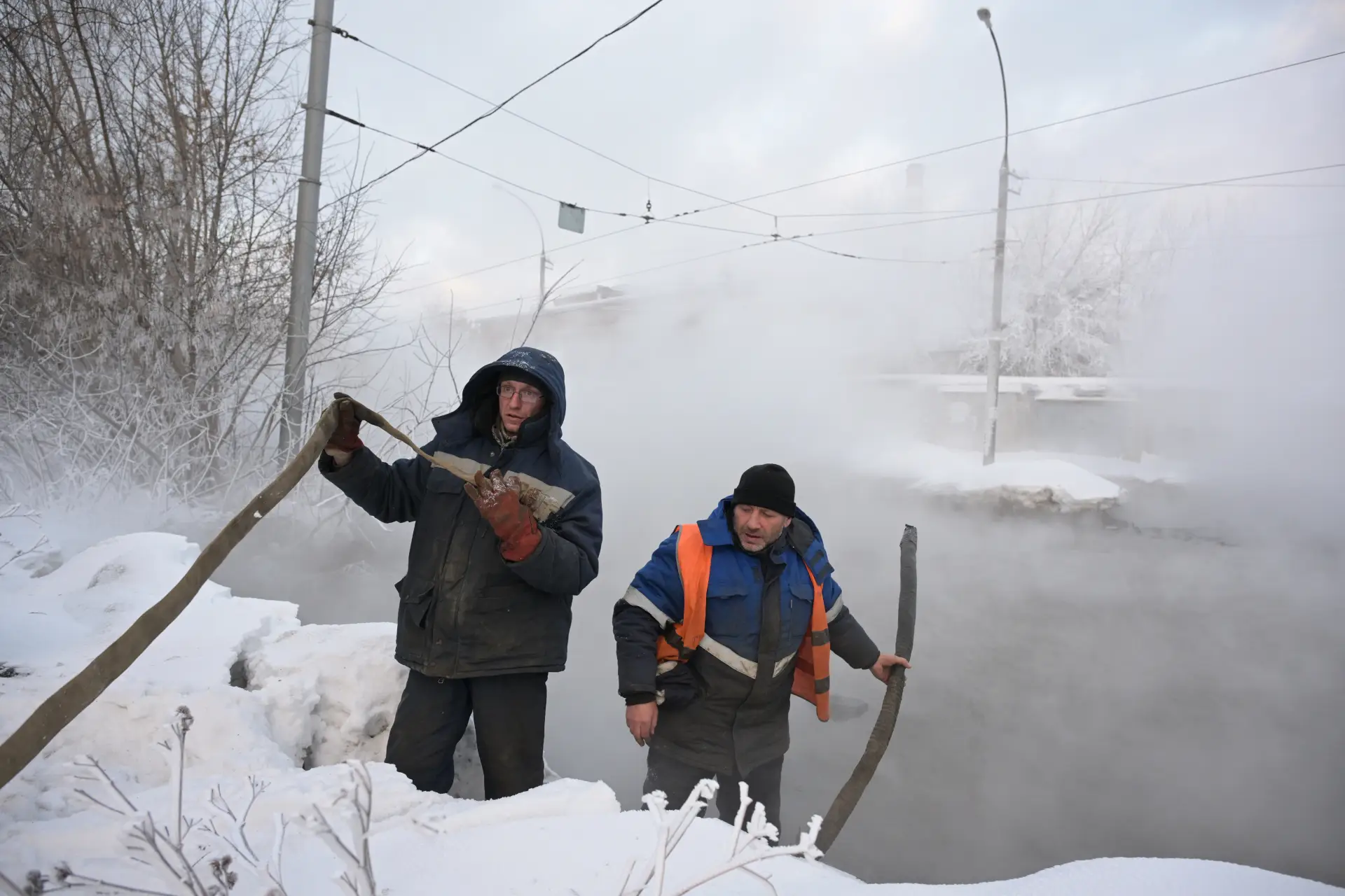 Очередная бригада специалистов направлена на устранение аварии ЖКХ в Бодайбо. Фото. © РИА Новости. Александр Кряжев