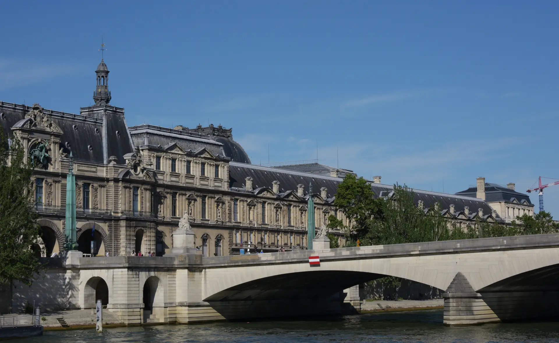 Лувр во Франции потерял более 10 млн евро из-за мошенничества с билетами. Фото. © РИА Новости. Наталья Селиверстова