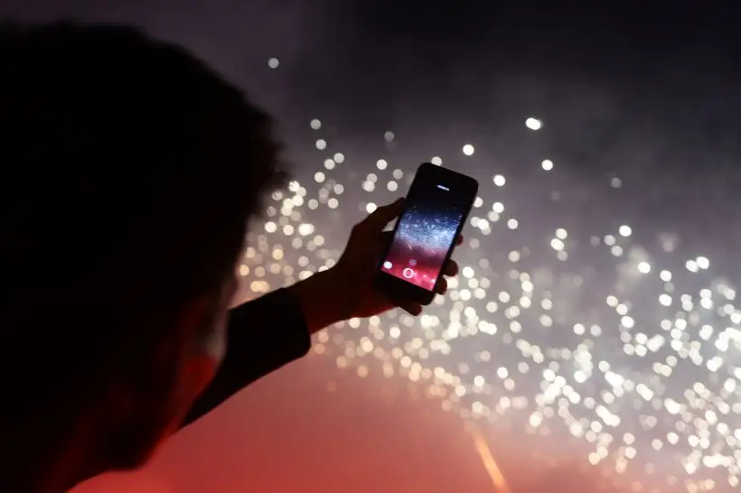 В полночь китайцы традиционно запускают фейерверки и взрывают петарды, чтобы окончательно прогнать злого Няня. Фото