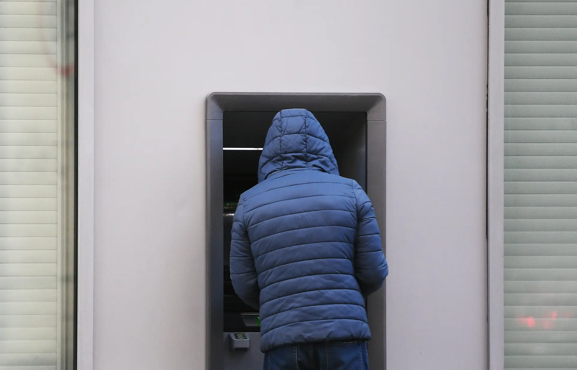 ЦБ РФ выявил случаи открытия банками счетов несовершеннолетним без согласия родителей. Фото. © РИА Новости. Евгений Одиноков